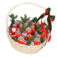 Подарочная корзина с Киндерами "Вкус детства"